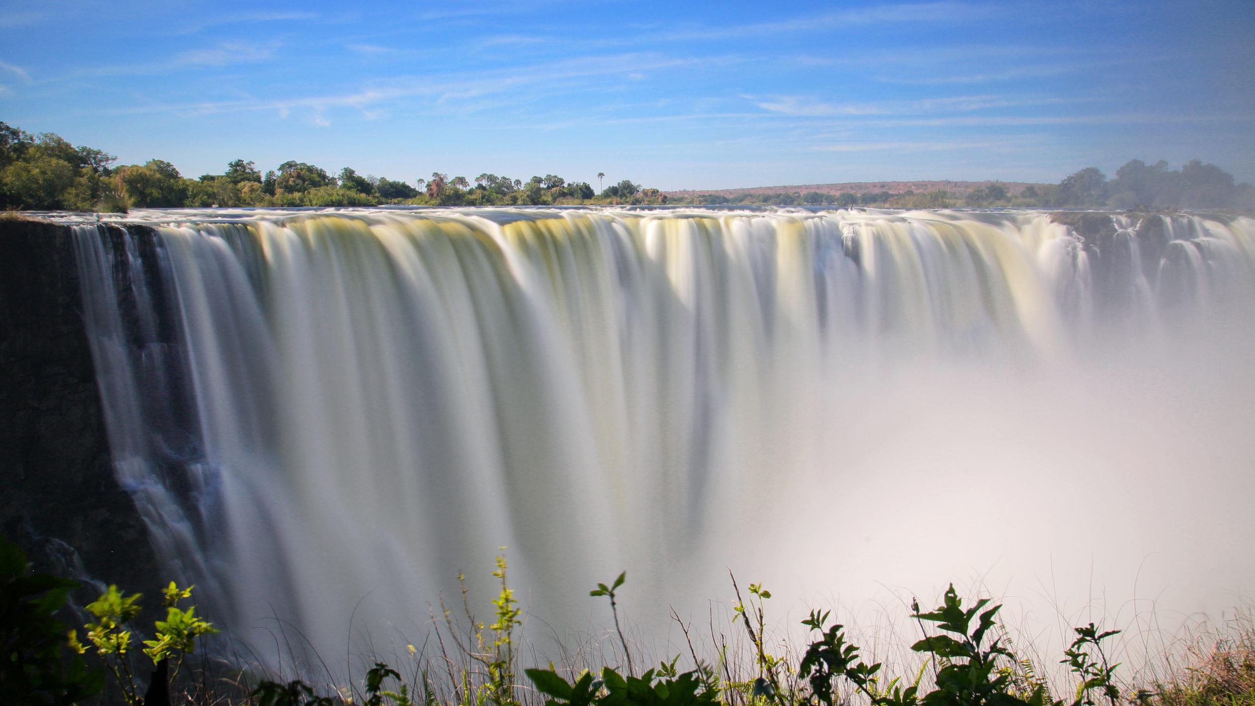 EXPLORE ZIMBABWE'S ABUNDANT BEAUTY AND SPLENDOUR IN TOURIST ATTRACTIONS AND NATURAL RESOURCES