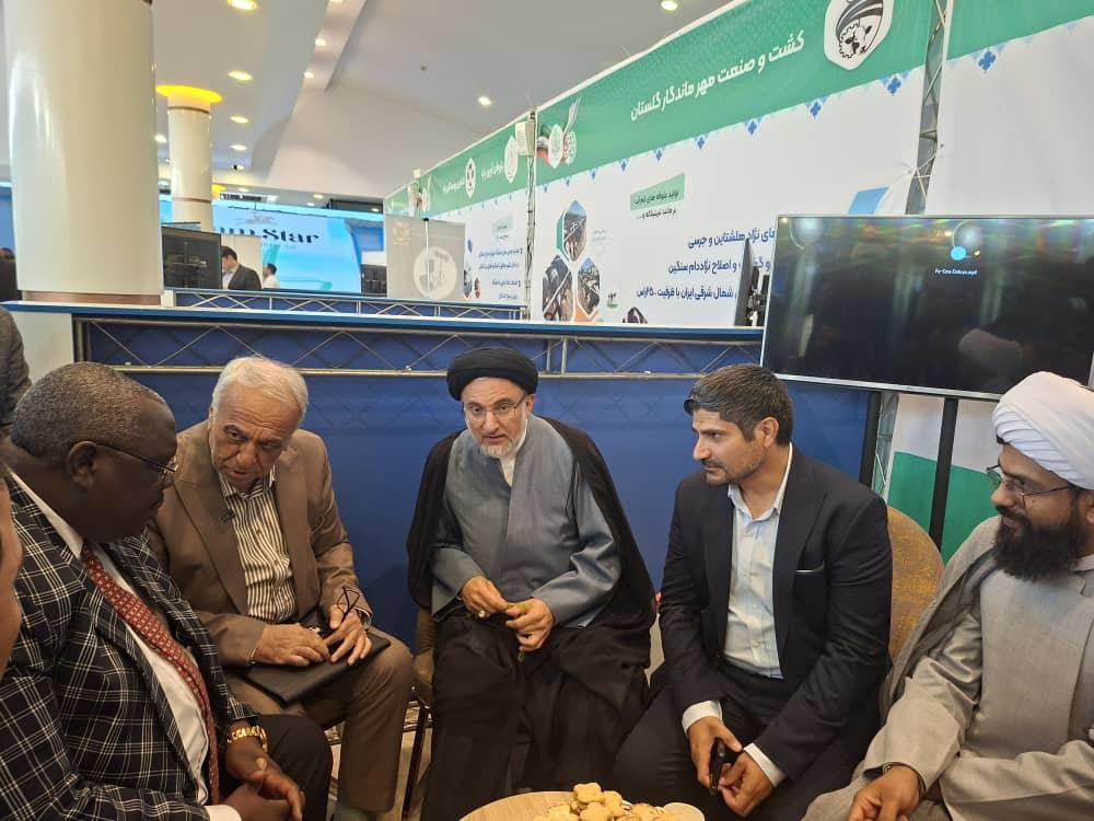 Ambassador B. Kupemba Engages Hojatoleslam Seyed Mahdi Khamoushi, the Director of the Endowments and Charity Affairs Organization at an Exhibition held in Tehran recently  
